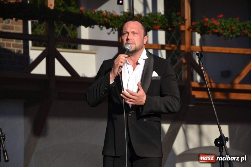 Zdjęcie w galerii na portalu naszraciborz.pl: Soprany kontra Tenorzy - koncert operetkowy na Zamku Piastowskim  wiadomości z regionu