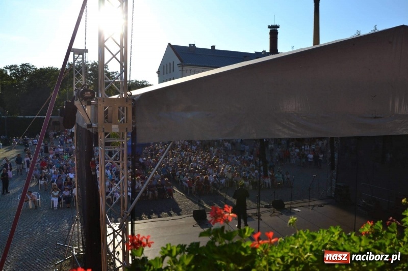 Zdjęcie w galerii na portalu naszraciborz.pl: Soprany kontra Tenorzy - koncert operetkowy na Zamku Piastowskim  wiadomości z regionu