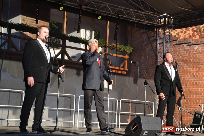 Zdjęcie w galerii na portalu naszraciborz.pl: Soprany kontra Tenorzy - koncert operetkowy na Zamku Piastowskim  wiadomości z regionu