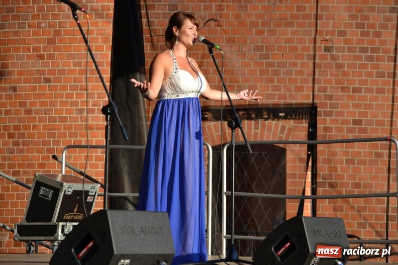 Zdjęcie w galerii na portalu naszraciborz.pl: Soprany kontra Tenorzy - koncert operetkowy na Zamku Piastowskim  wiadomości z regionu