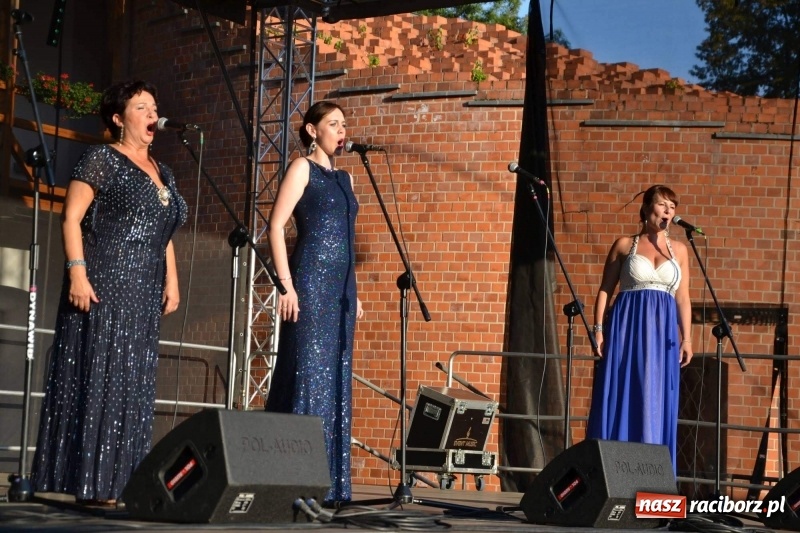 Zdjęcie w galerii na portalu naszraciborz.pl: Soprany kontra Tenorzy - koncert operetkowy na Zamku Piastowskim  wiadomości z regionu