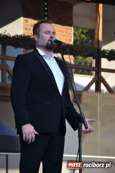 Zdjęcie w galerii na portalu naszraciborz.pl: Soprany kontra Tenorzy - koncert operetkowy na Zamku Piastowskim  wiadomości z regionu