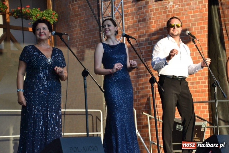 Zdjęcie w galerii na portalu naszraciborz.pl: Soprany kontra Tenorzy - koncert operetkowy na Zamku Piastowskim  wiadomości z regionu