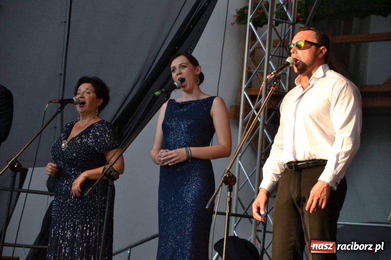 Zdjęcie w galerii na portalu naszraciborz.pl: Soprany kontra Tenorzy - koncert operetkowy na Zamku Piastowskim  wiadomości z regionu