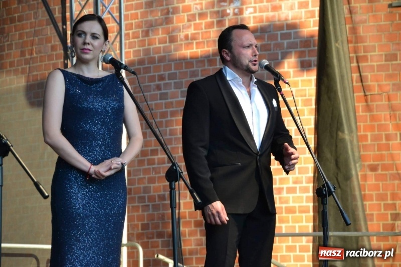 Zdjęcie w galerii na portalu naszraciborz.pl: Soprany kontra Tenorzy - koncert operetkowy na Zamku Piastowskim  wiadomości z regionu