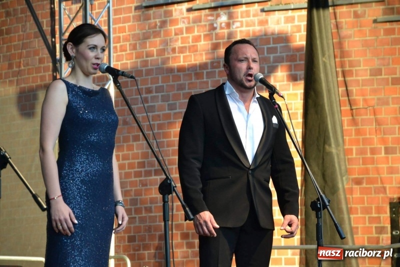 Zdjęcie w galerii na portalu naszraciborz.pl: Soprany kontra Tenorzy - koncert operetkowy na Zamku Piastowskim  wiadomości z regionu