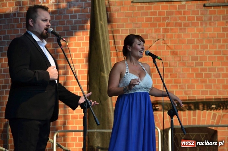 Zdjęcie w galerii na portalu naszraciborz.pl: Soprany kontra Tenorzy - koncert operetkowy na Zamku Piastowskim  wiadomości z regionu
