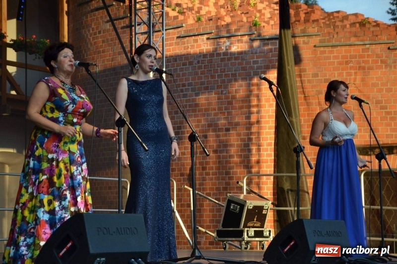 Zdjęcie w galerii na portalu naszraciborz.pl: Soprany kontra Tenorzy - koncert operetkowy na Zamku Piastowskim  wiadomości z regionu