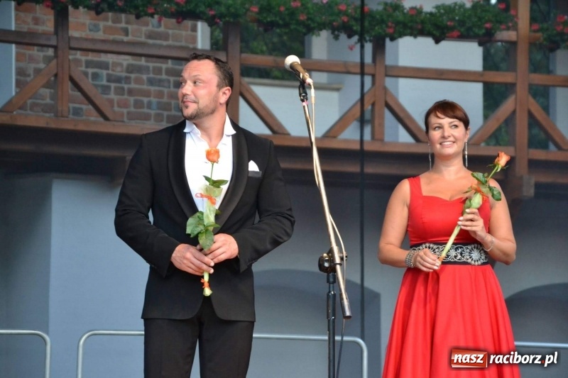 Zdjęcie w galerii na portalu naszraciborz.pl: Soprany kontra Tenorzy - koncert operetkowy na Zamku Piastowskim  wiadomości z regionu