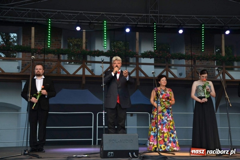 Zdjęcie w galerii na portalu naszraciborz.pl: Soprany kontra Tenorzy - koncert operetkowy na Zamku Piastowskim  wiadomości z regionu