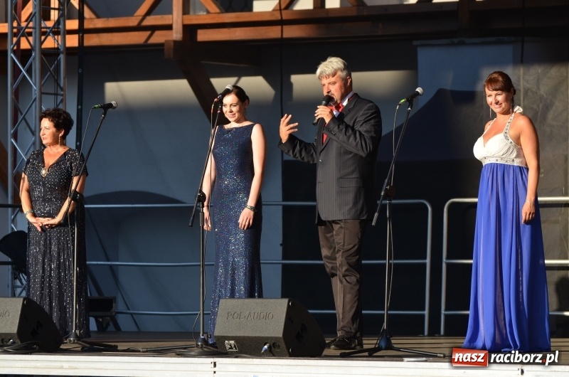 Zdjęcie w galerii na portalu naszraciborz.pl: Soprany kontra Tenorzy - koncert operetkowy na Zamku Piastowskim  wiadomości z regionu
