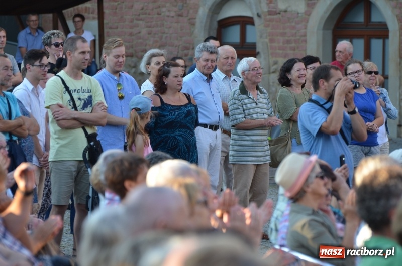 Zdjęcie w galerii na portalu naszraciborz.pl: Soprany kontra Tenorzy - koncert operetkowy na Zamku Piastowskim  wiadomości z regionu