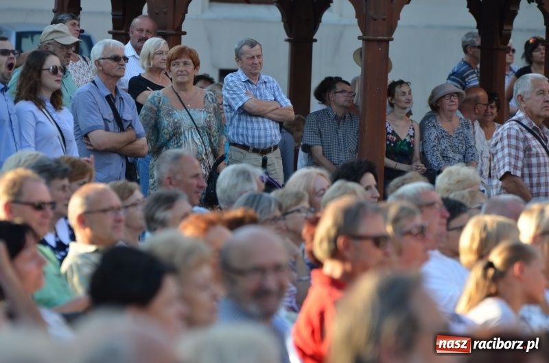 Zdjęcie w galerii na portalu naszraciborz.pl: Soprany kontra Tenorzy - koncert operetkowy na Zamku Piastowskim  wiadomości z regionu