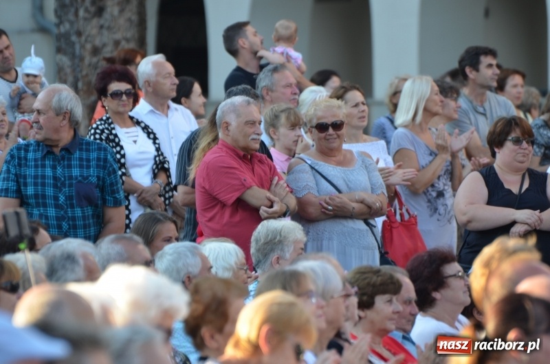 Zdjęcie w galerii na portalu naszraciborz.pl: Soprany kontra Tenorzy - koncert operetkowy na Zamku Piastowskim  wiadomości z regionu