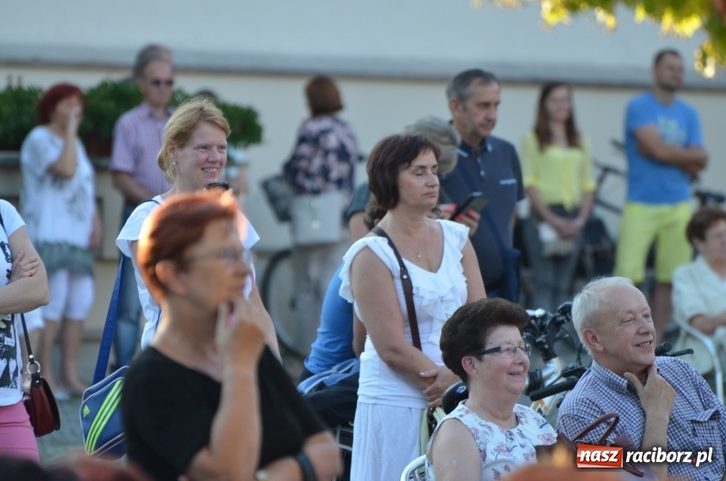 Zdjęcie w galerii na portalu naszraciborz.pl: Soprany kontra Tenorzy - koncert operetkowy na Zamku Piastowskim  wiadomości z regionu