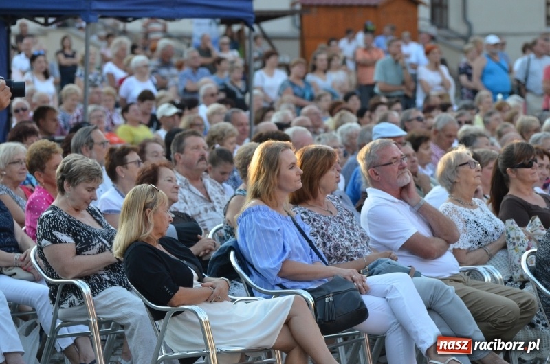 Zdjęcie w galerii na portalu naszraciborz.pl: Soprany kontra Tenorzy - koncert operetkowy na Zamku Piastowskim  wiadomości z regionu