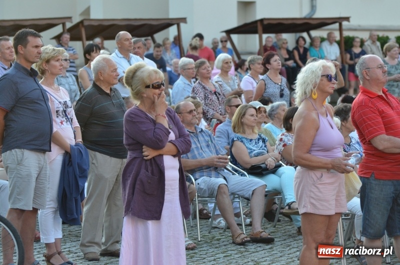 Zdjęcie w galerii na portalu naszraciborz.pl: Soprany kontra Tenorzy - koncert operetkowy na Zamku Piastowskim  wiadomości z regionu