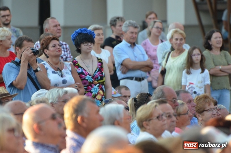 Zdjęcie w galerii na portalu naszraciborz.pl: Soprany kontra Tenorzy - koncert operetkowy na Zamku Piastowskim  wiadomości z regionu