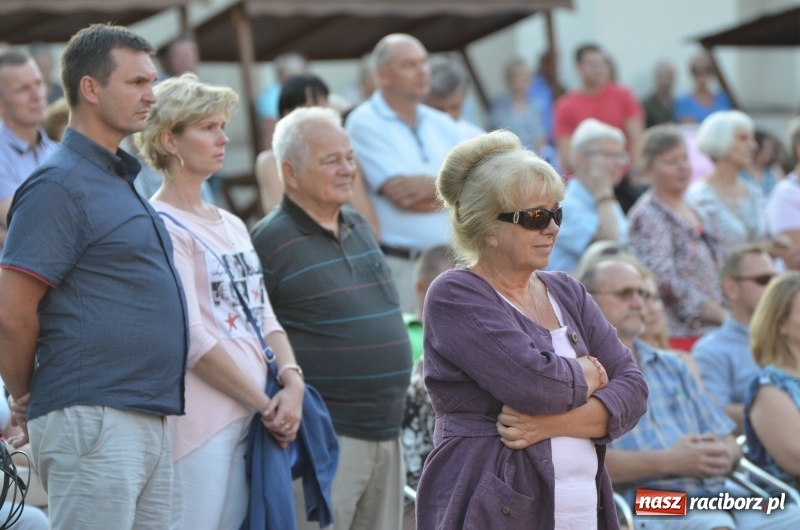 Zdjęcie w galerii na portalu naszraciborz.pl: Soprany kontra Tenorzy - koncert operetkowy na Zamku Piastowskim  wiadomości z regionu