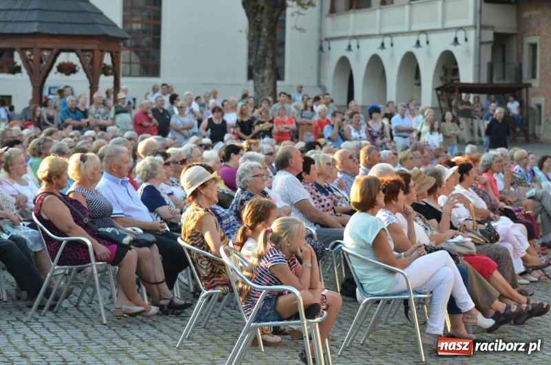 Zdjęcie w galerii na portalu naszraciborz.pl: Soprany kontra Tenorzy - koncert operetkowy na Zamku Piastowskim  wiadomości z regionu