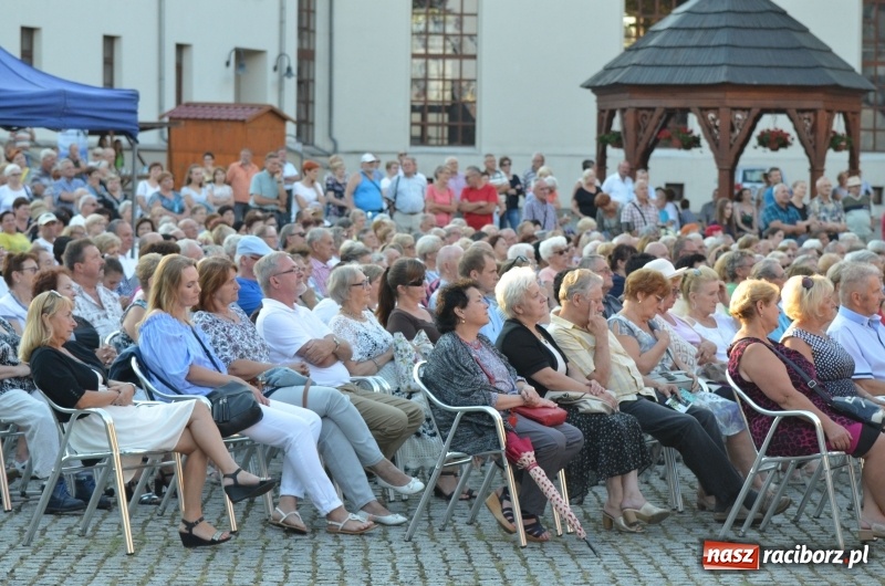 Zdjęcie w galerii na portalu naszraciborz.pl: Soprany kontra Tenorzy - koncert operetkowy na Zamku Piastowskim  wiadomości z regionu