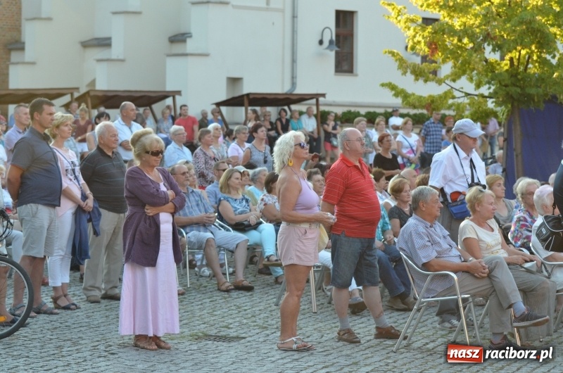 Zdjęcie w galerii na portalu naszraciborz.pl: Soprany kontra Tenorzy - koncert operetkowy na Zamku Piastowskim  wiadomości z regionu