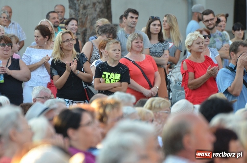 Zdjęcie w galerii na portalu naszraciborz.pl: Soprany kontra Tenorzy - koncert operetkowy na Zamku Piastowskim  wiadomości z regionu