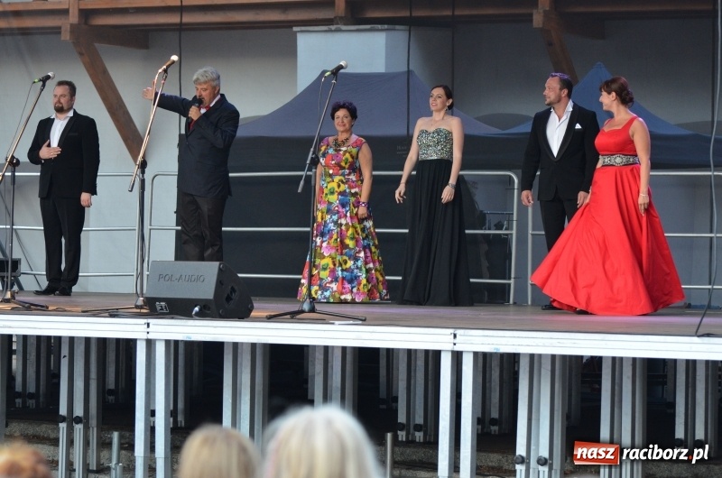 Zdjęcie w galerii na portalu naszraciborz.pl: Soprany kontra Tenorzy - koncert operetkowy na Zamku Piastowskim  wiadomości z regionu