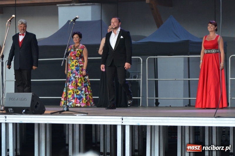Zdjęcie w galerii na portalu naszraciborz.pl: Soprany kontra Tenorzy - koncert operetkowy na Zamku Piastowskim  wiadomości z regionu