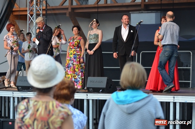 Zdjęcie w galerii na portalu naszraciborz.pl: Soprany kontra Tenorzy - koncert operetkowy na Zamku Piastowskim  wiadomości z regionu