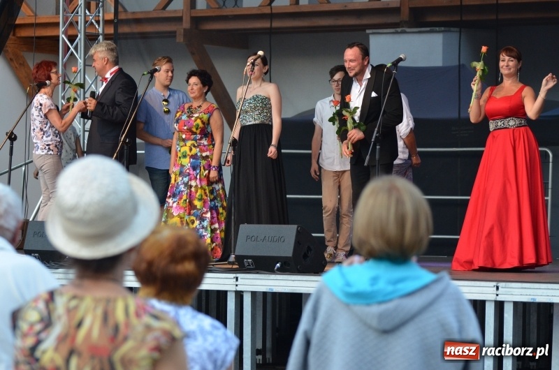 Zdjęcie w galerii na portalu naszraciborz.pl: Soprany kontra Tenorzy - koncert operetkowy na Zamku Piastowskim  wiadomości z regionu