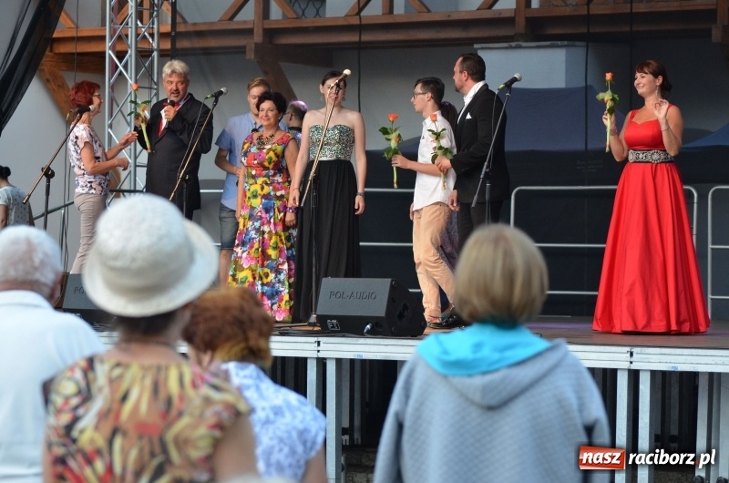 Zdjęcie w galerii na portalu naszraciborz.pl: Soprany kontra Tenorzy - koncert operetkowy na Zamku Piastowskim  wiadomości z regionu