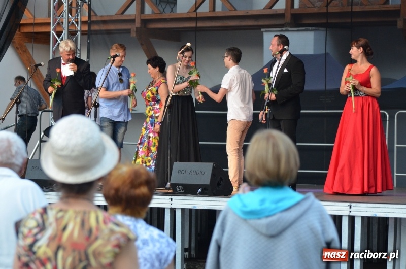 Zdjęcie w galerii na portalu naszraciborz.pl: Soprany kontra Tenorzy - koncert operetkowy na Zamku Piastowskim  wiadomości z regionu