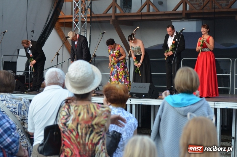 Zdjęcie w galerii na portalu naszraciborz.pl: Soprany kontra Tenorzy - koncert operetkowy na Zamku Piastowskim  wiadomości z regionu