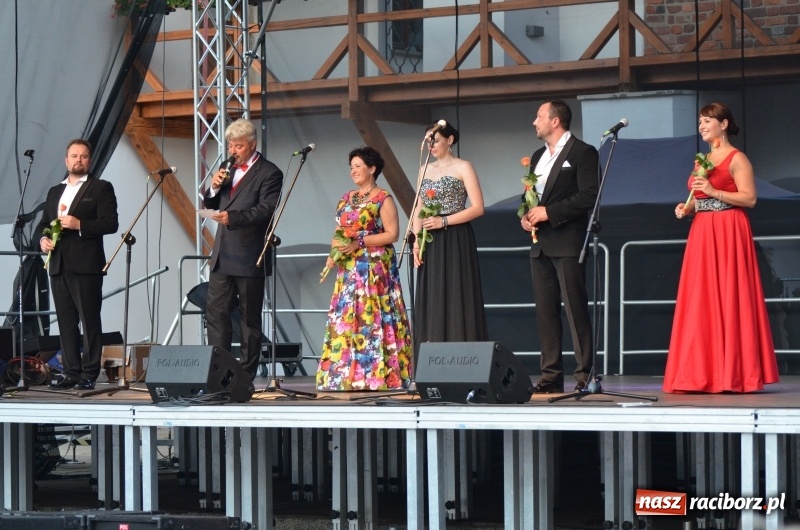 Zdjęcie w galerii na portalu naszraciborz.pl: Soprany kontra Tenorzy - koncert operetkowy na Zamku Piastowskim  wiadomości z regionu