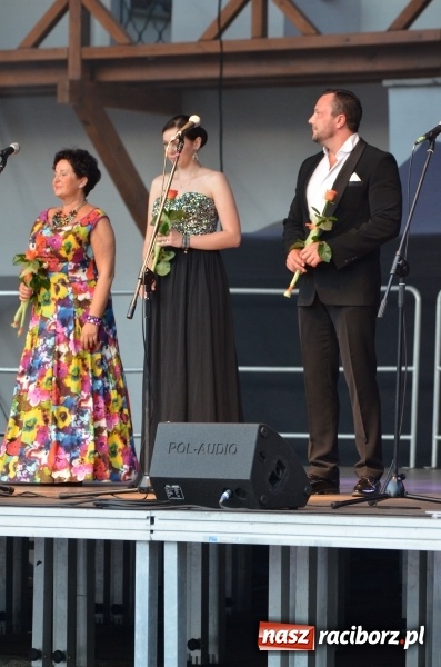 Zdjęcie w galerii na portalu naszraciborz.pl: Soprany kontra Tenorzy - koncert operetkowy na Zamku Piastowskim  wiadomości z regionu