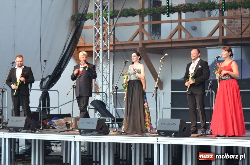 Zdjęcie w galerii na portalu naszraciborz.pl: Soprany kontra Tenorzy - koncert operetkowy na Zamku Piastowskim  wiadomości z regionu