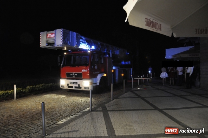 Zdjęcie w galerii na portalu naszraciborz.pl: Nocna akcja w Aquabraxie. Strażacy trafili na wesele, a przed odjazdem złożyli życzenia  wiadomości z regionu