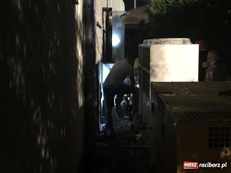 Zdjęcie w galerii na portalu naszraciborz.pl: Nocna akcja w Aquabraxie. Strażacy trafili na wesele, a przed odjazdem złożyli życzenia  wiadomości z regionu