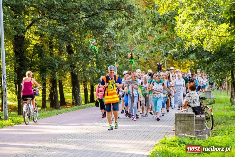 Zdjęcie w galerii na portalu naszraciborz.pl: Pielgrzymi z Kietrza dotarli do Raciborza. Jutro z naszymi ruszą do Częstochowy  wiadomości z regionu