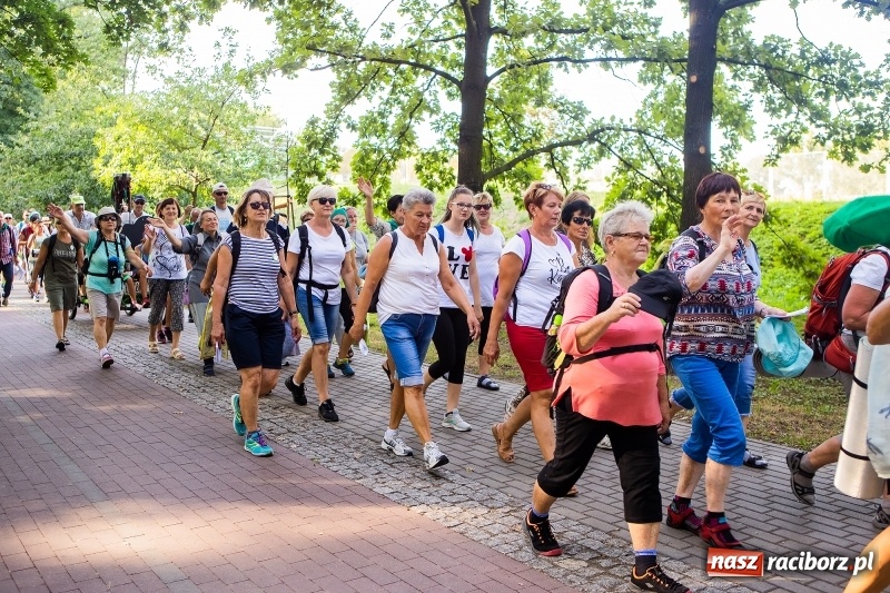 Zdjęcie w galerii na portalu naszraciborz.pl: Pielgrzymi z Kietrza dotarli do Raciborza. Jutro z naszymi ruszą do Częstochowy  wiadomości z regionu