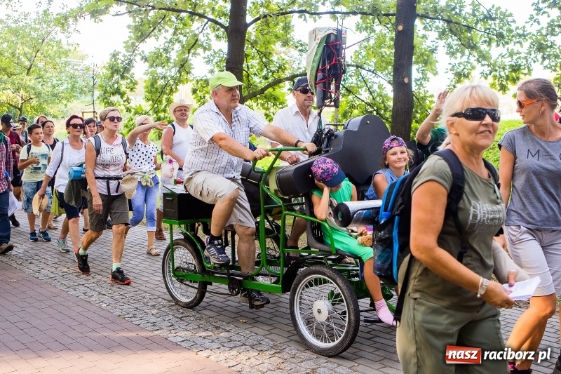 Zdjęcie w galerii na portalu naszraciborz.pl: Pielgrzymi z Kietrza dotarli do Raciborza. Jutro z naszymi ruszą do Częstochowy  wiadomości z regionu