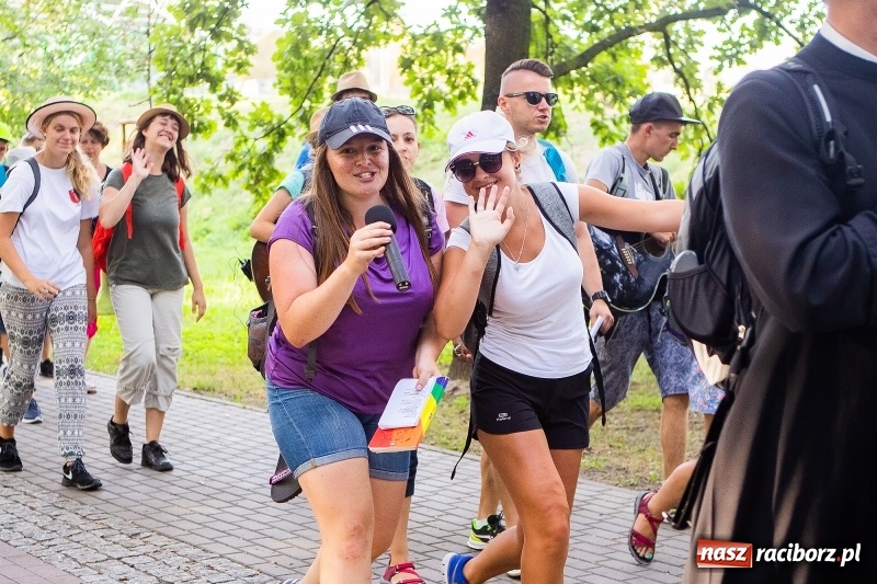 Zdjęcie w galerii na portalu naszraciborz.pl: Pielgrzymi z Kietrza dotarli do Raciborza. Jutro z naszymi ruszą do Częstochowy  wiadomości z regionu
