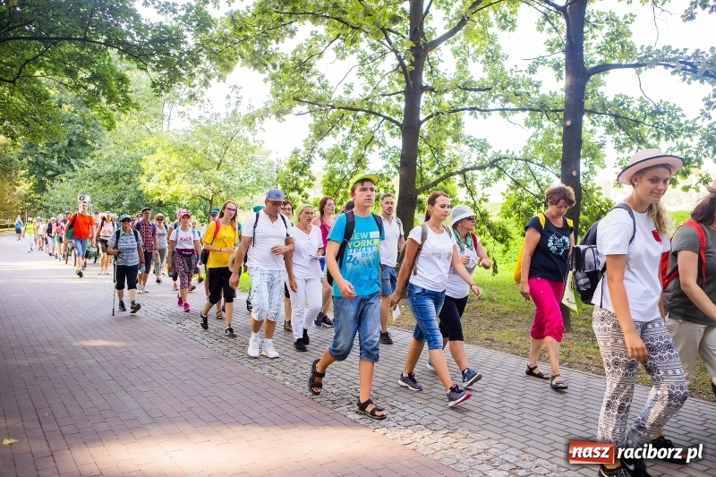Zdjęcie w galerii na portalu naszraciborz.pl: Pielgrzymi z Kietrza dotarli do Raciborza. Jutro z naszymi ruszą do Częstochowy  wiadomości z regionu