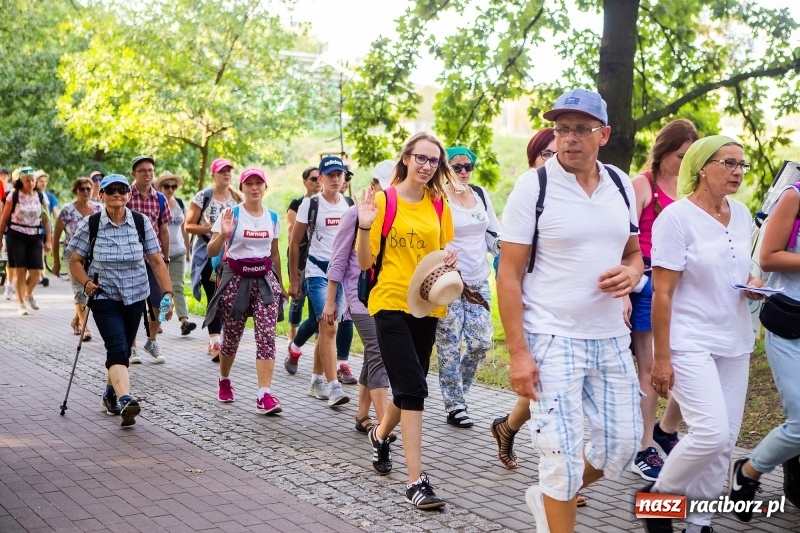 Zdjęcie w galerii na portalu naszraciborz.pl: Pielgrzymi z Kietrza dotarli do Raciborza. Jutro z naszymi ruszą do Częstochowy  wiadomości z regionu