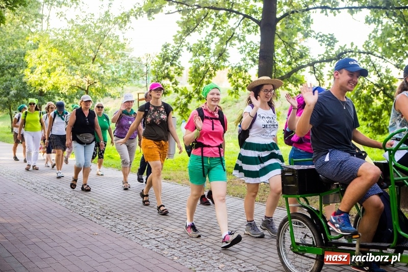 Zdjęcie w galerii na portalu naszraciborz.pl: Pielgrzymi z Kietrza dotarli do Raciborza. Jutro z naszymi ruszą do Częstochowy  wiadomości z regionu