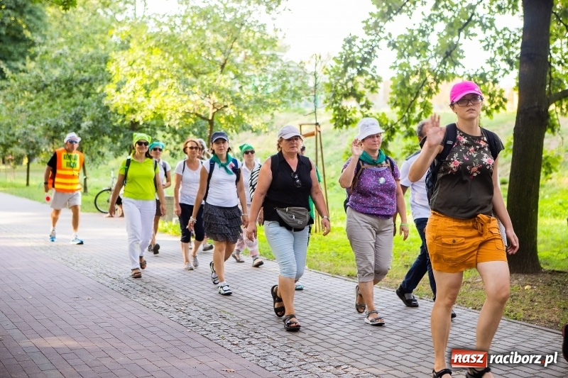Zdjęcie w galerii na portalu naszraciborz.pl: Pielgrzymi z Kietrza dotarli do Raciborza. Jutro z naszymi ruszą do Częstochowy  wiadomości z regionu