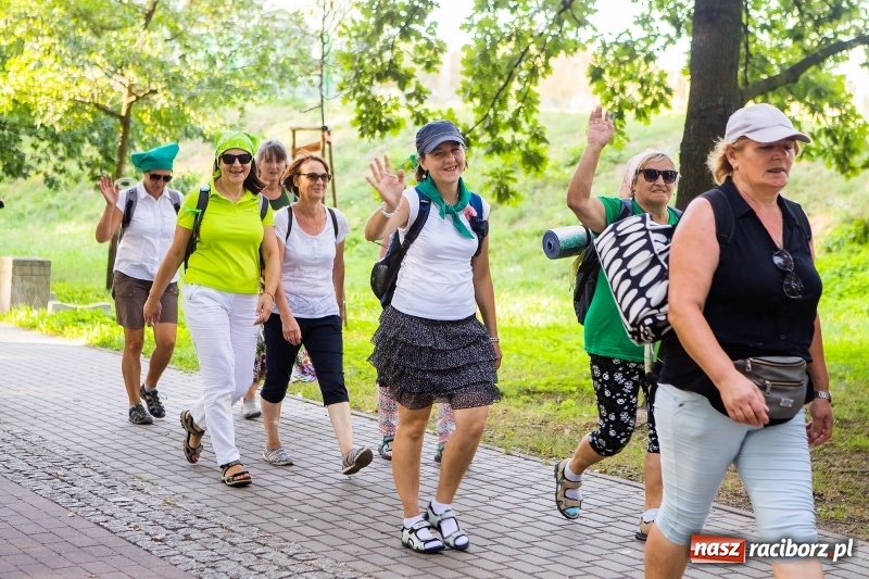 Zdjęcie w galerii na portalu naszraciborz.pl: Pielgrzymi z Kietrza dotarli do Raciborza. Jutro z naszymi ruszą do Częstochowy  wiadomości z regionu