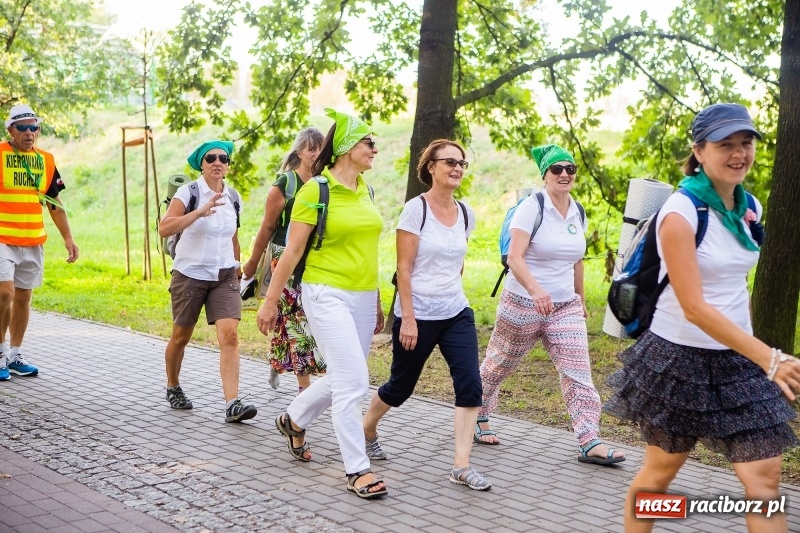 Zdjęcie w galerii na portalu naszraciborz.pl: Pielgrzymi z Kietrza dotarli do Raciborza. Jutro z naszymi ruszą do Częstochowy  wiadomości z regionu