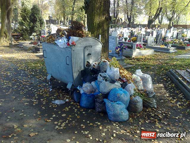 Zdjęcie w galerii na portalu naszraciborz.pl: Czas opróżnić kubły wiadomości z regionu